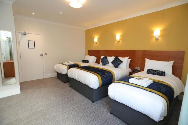 غرفة رباعية، The Beaches Hotel 2/2
