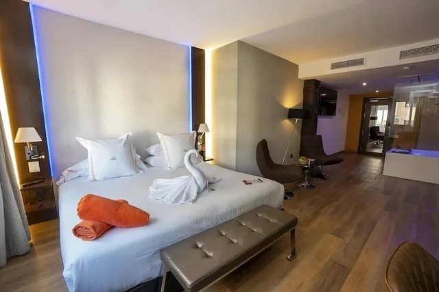 جناح جونيور بسرير كينج بجاكوزي، MB BOUTIQUE HOTEL 1/10