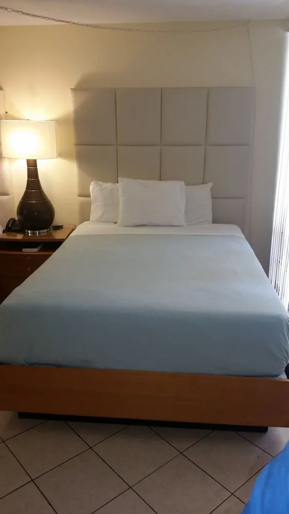 Executive, 2 Queen Beds, Pool View, Garden Area، Ocean Mile Hotel 2/3