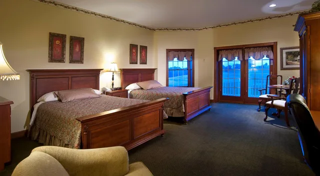 غرفة بسريرين كوين، Carlisle Inn Sugarcreek 6/10