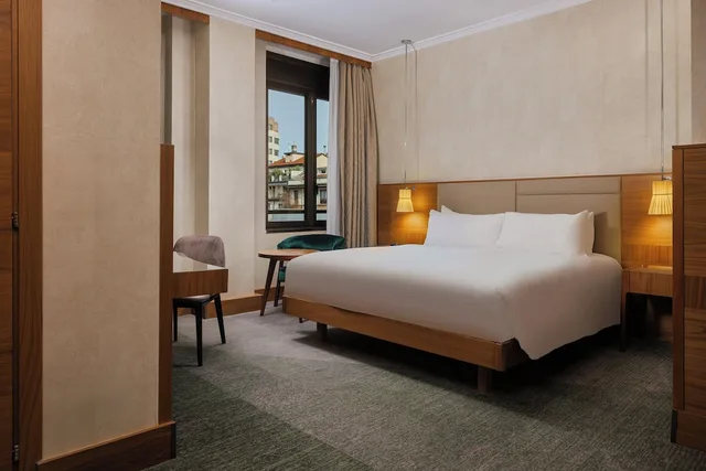 Guest Room, King Bed, Hilton Milan Hotel 5/13