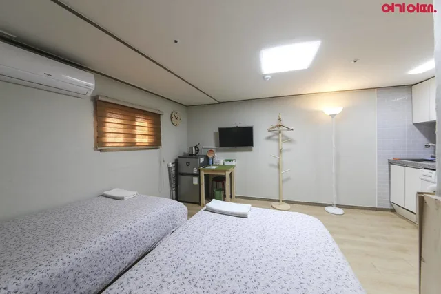 غرفة بسرير كوين، R Guesthouse 6/10
