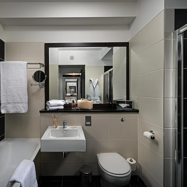 جناح جونيور، Carlton Hotel Blanchardstown 5/6
