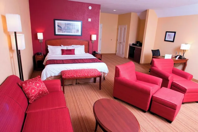 غرفة بسرير كينج مع أريكة، Courtyard Middlebury 1/4