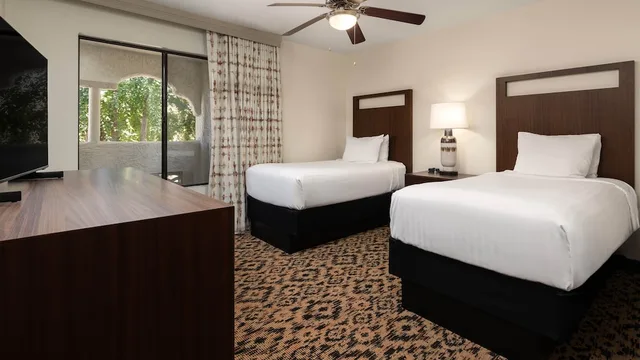 غرفة بسرير كينج وسريرين منفصلين بـ3 غرف نوم، Holiday Inn Club Vacations Scottsdale Resort 7/10
