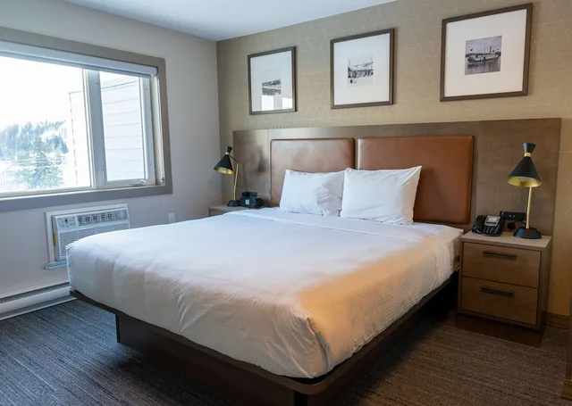 غرفة قياسية بسرير كينج مع أريكة بمطبخ صغير، Best Western Gold Rush Inn 1/1