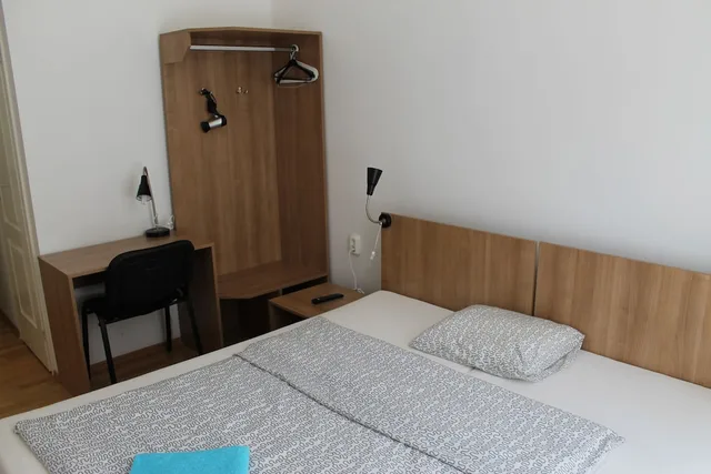 غرفة بسرير مزدوج أو سريرين منفصلين، Omega Guesthouse Budapest 5/9