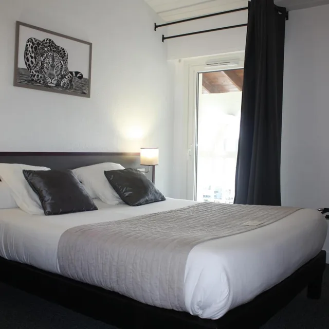 غرفة قياسية بسرير مزدوج بإطلالة في طابق منخفض، Hotel La Citadelle 1/7