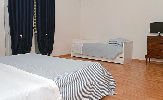 Room, Triple, 1 Double and 1 Single Bed, Balcony, Hotel Kinda 4/5
