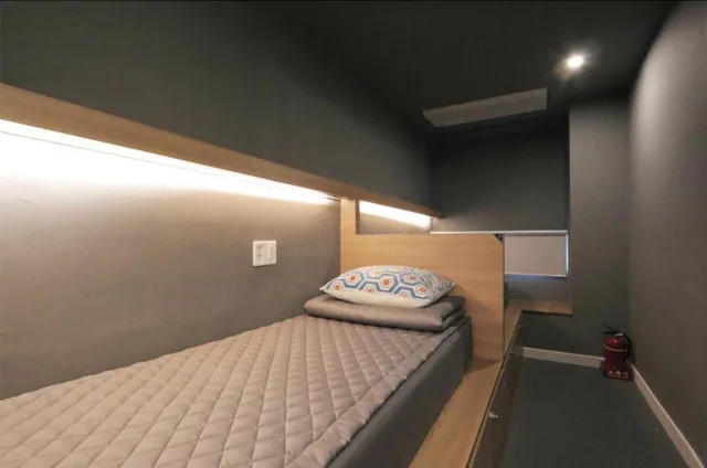 غرفة قياسية بسريرين منفصلين بحمام مشترك، Blueboat Hostel Jeonju 6/6
