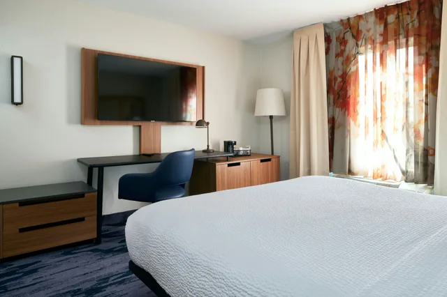 غرفة، Fairfield Inn And Suites San Bernardino 2/4