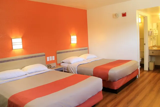 جناح ديلوكس بسريرين كوين لذوي الإعاقة، Motel6 Enfield, CT - Hartford 2/3