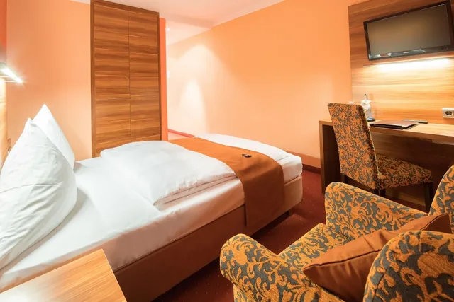 غرفة كومفورت مفردة بسرير مزدوج، HOTEL ISARTOR 3/6