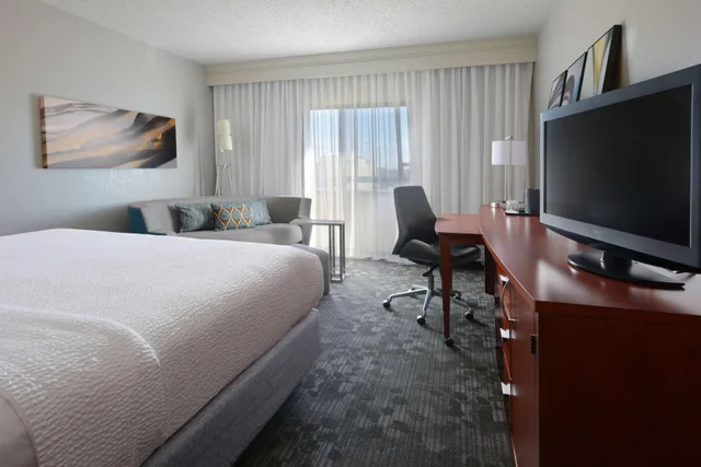 غرفة بسرير كينج بحوض استحمام لذوي الإعاقة، Sonesta Select Dallas Central Expressway 1/2