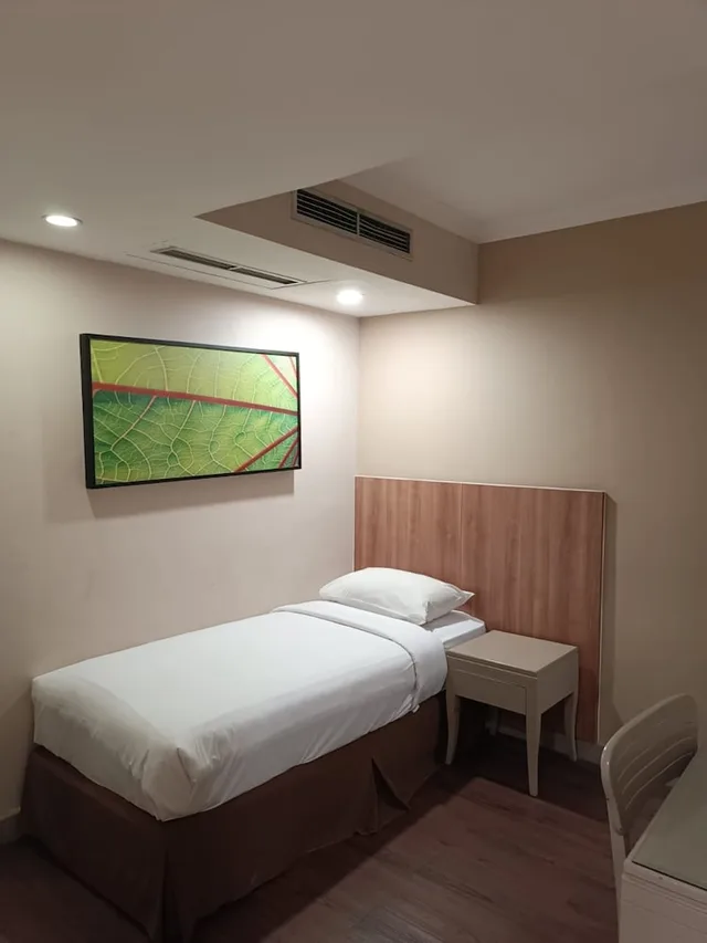 غرفة بزنس بسرير كوين بغرفتي نوم، Grand Tropic Suites Jakarta 1/4