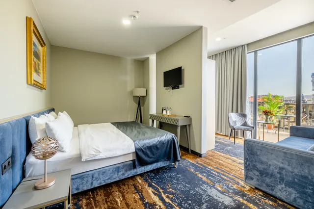 جناح جونيور بشرفة، Brosse Garden Hotel 1/7