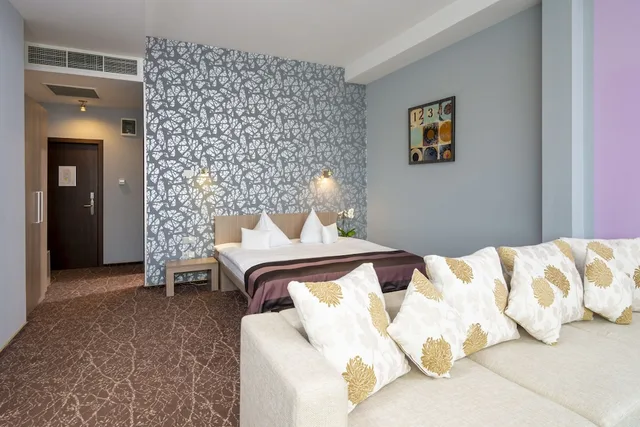 Suite, Double Bed, Sofa, West City Hotel Cluj Formely Best Western Plus Fusion Hotel 1/8