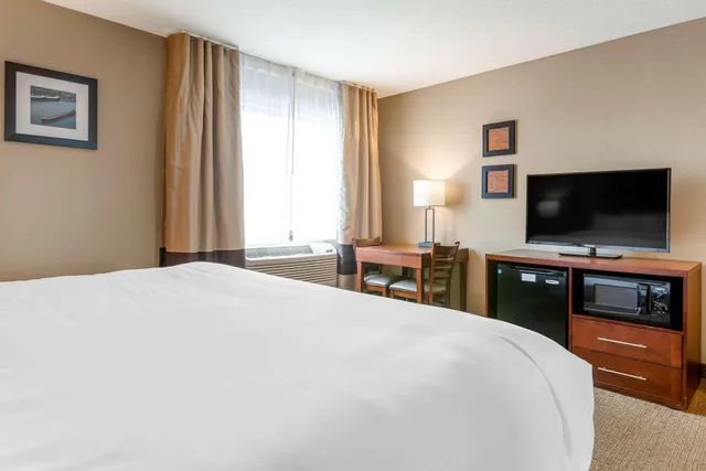 Room, Double Bed, Comfort Inn Sault Ste. Marie MI 1/2