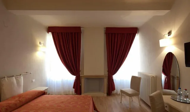Deluxe, Apartment, 1 Queen and 1 Single Bed, Sofa, Honey Rooms 4/10