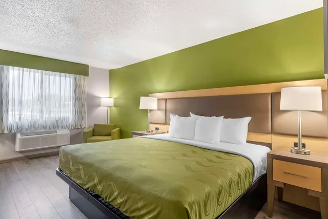 غرفة بسرير كينج، Quality Inn & Suites Delaware South 2/4
