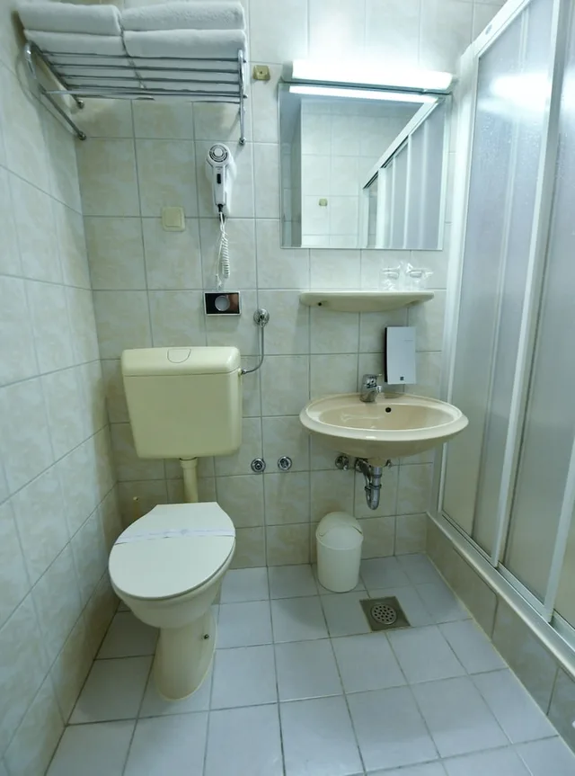 غرفة قياسية بسرير مزدوج بإطلالة على المتنزه بشرفة، Hotel Alkar 10/10