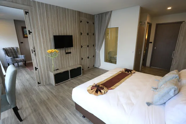 جناح، Bright Hotel Khon Kaen 2/3