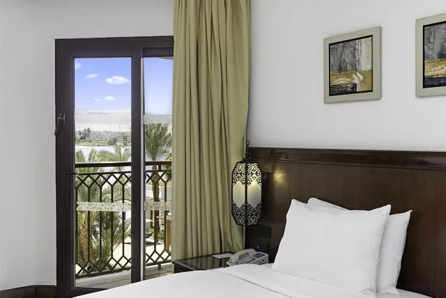 غرفة بسريرين منفصلين بإطلالة على النهر، Hilton Luxor Resort and Spa 7/14