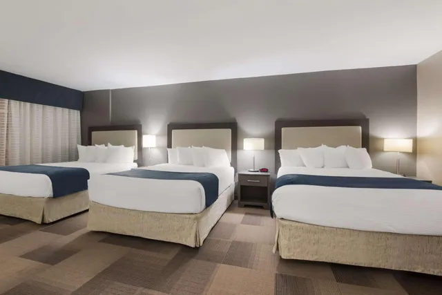 غرفة بسريرين كوين وسرير كوين، Best Western St Catharines Hotel Conference Centre 2/4