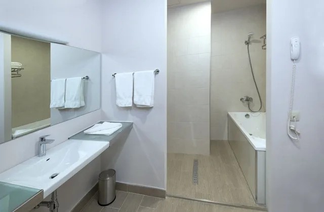 جناح بسرير كينج، Ani Grand Hotel Yerevan 8/10