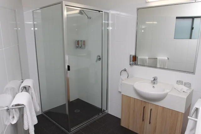 Upstairs, Single, 1 Queen and 1 Single Bed, Queen Bed، Abode37 2/3