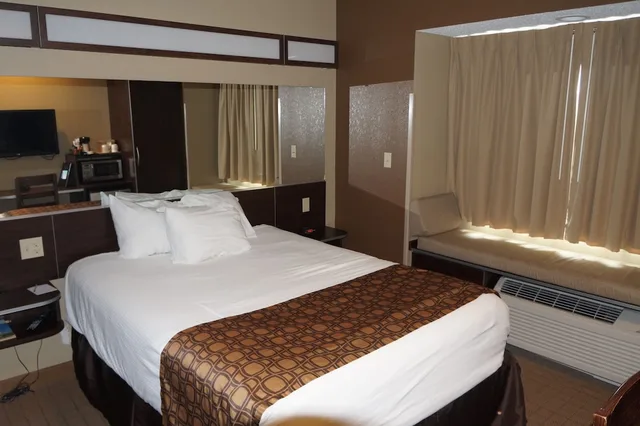 غرفة بسرير كوين، Microtel Inn Suites By Wyndham Cambridge 2/4