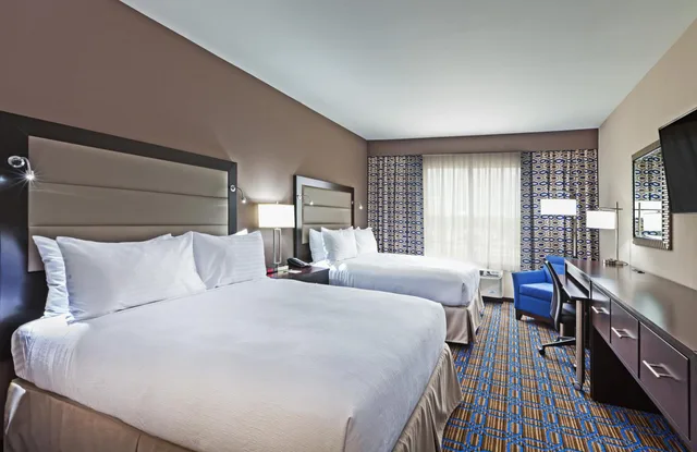 غرفة رباعية بسريرين كوين بحوض استحمام لذوي الإعاقة، Hilton Garden Inn The Colony Dallas 4/9