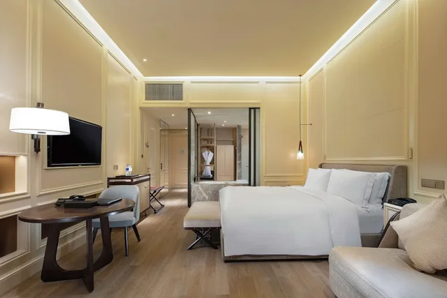 غرفة ديلوكس بسرير كينج، Hilton Dalian Golden Pebble Beach Resort 4/7