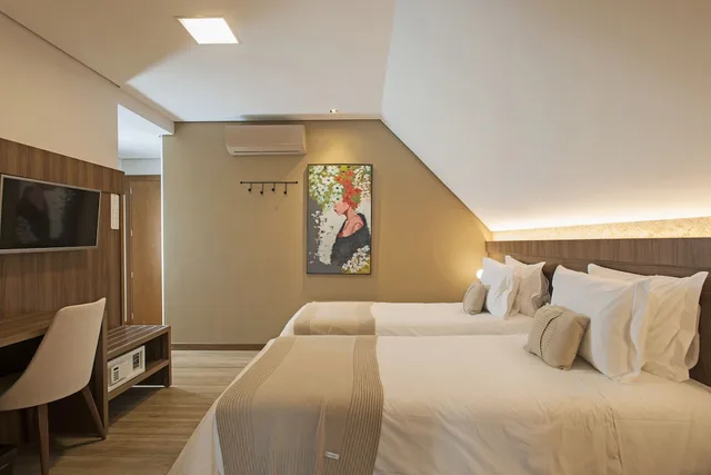 جناح بريميوم بسرير كينج وسريرين منفصلين بحوض استحمام، Hotel Fioreze Primo 2/10