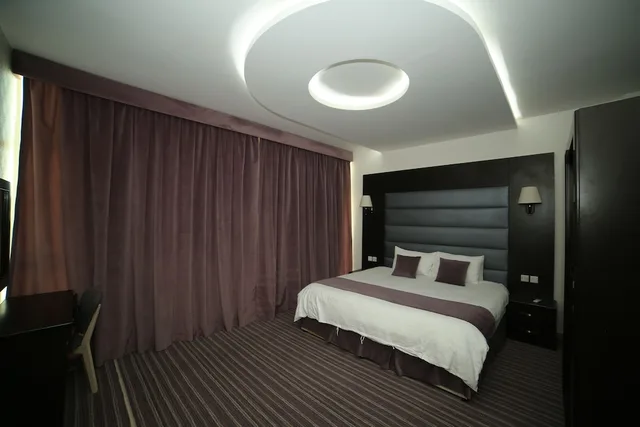 جناح جونيور بسرير كينج، Al Dyafa Hotel Suites 2/2