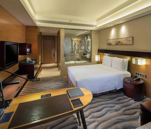 غرفة بسرير كينج لذوي الإعاقة، Hilton Yantai Golden Coast 2/2