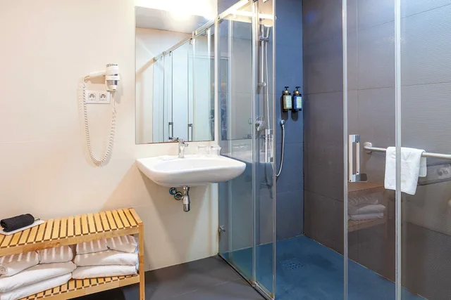 جناح تنفيذي بسرير كينج مع أريكة لذوي الإعاقة، Suites Viena Plaza de Espana 3/3