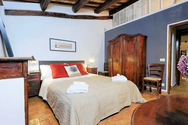 2 Bedrooms, Apartment, 2 Queen Beds, Sofa, San Callisto - WR Apartments 3/7