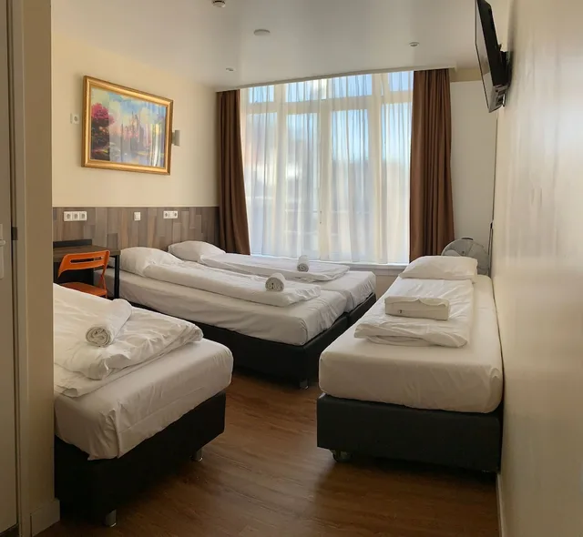 غرفة أساسية رباعية بأربعة أسرّة بحمام خاص، Orange Tulip Hotel 1/5