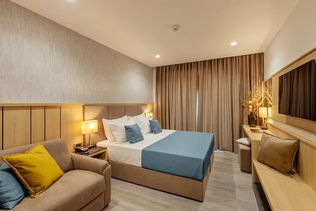 Deluxe, King Bed, Sofa, Perla 1/5