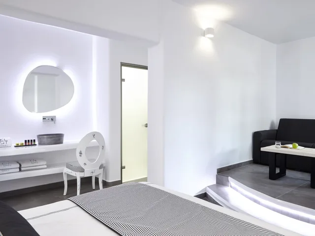 White, Family, King Bed, Garden View, Sofa، Kalisti Hotel And Suites 6/6