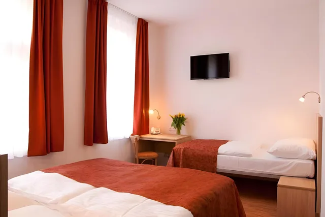 غرفة بسريرين مزدوجين، Ambiance Hotel 2/2