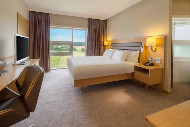 Deluxe, King Bed, Hilton At St Georges Park Burton upon Trent 3/5