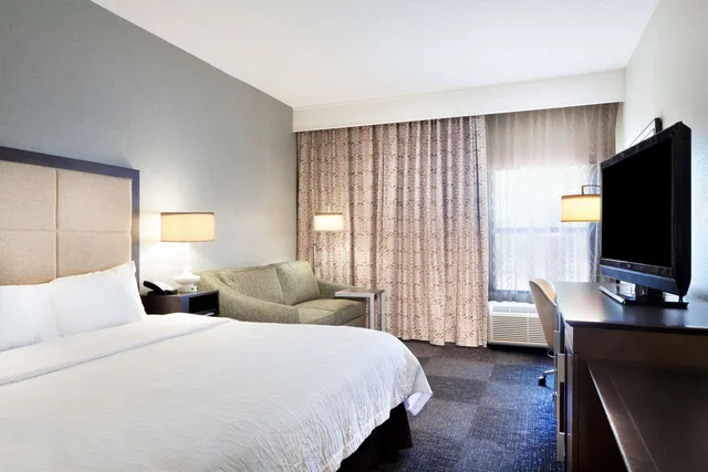 Study, King Bed, Sofa، Hampton Inn Lawrenceville 1/5