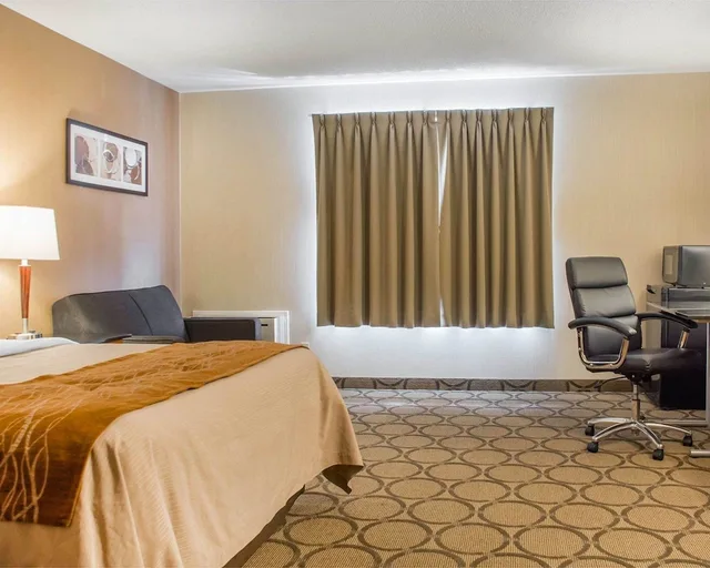 غرفة كومفورت بسرير كوين مع أريكة، Comfort Inn Brantford 6/10
