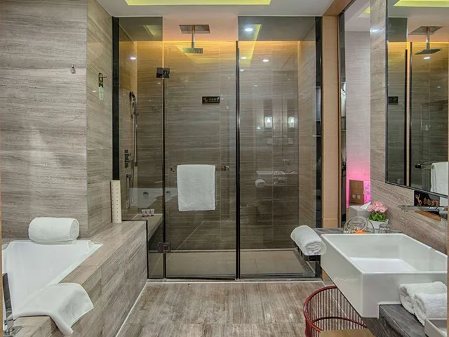 Junior Suite, King Bed, Grand Mercure Jinan Sunshine 5/6