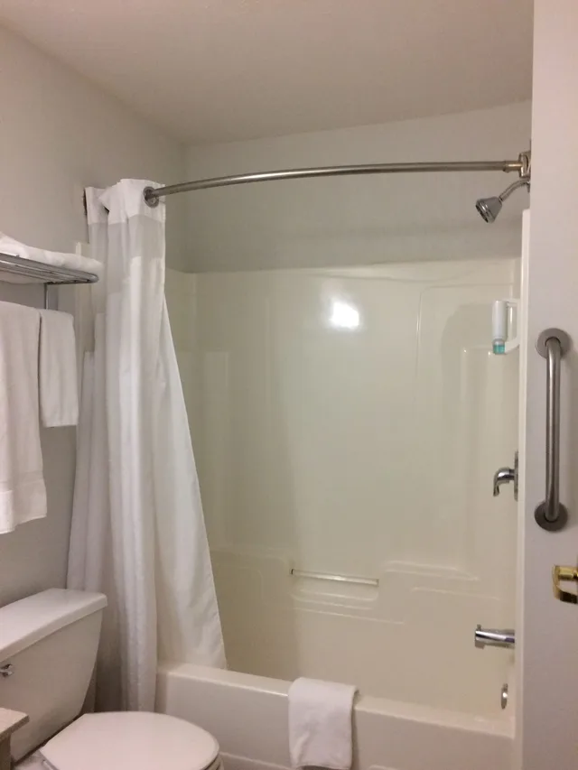 غرفة ديلوكس بسرير كينج، Days Inn & Suites by Wyndham Moncton 6/6