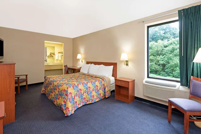 Room, Double Bed, Knights Inn Elizabethtown 1/2