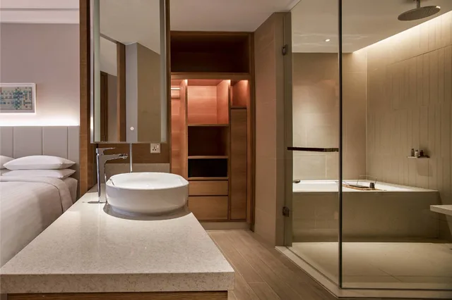 غرفة ركنية بسرير كينج، Marriott Kota Kinabalu Hotel 3/3