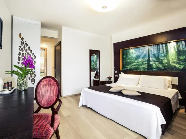 غرفة سوبيريور بسرير مزدوج مع أريكة، Mercure Olbia Hotel e Spa 2/6
